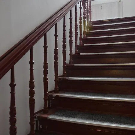 Отель Am Hain Люббен