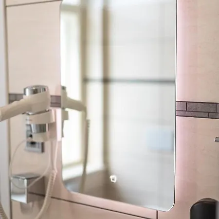 Am Hain Отель Люббен