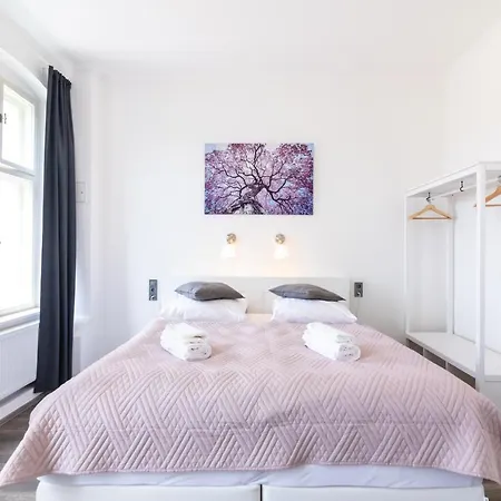 Отель Am Hain Люббен