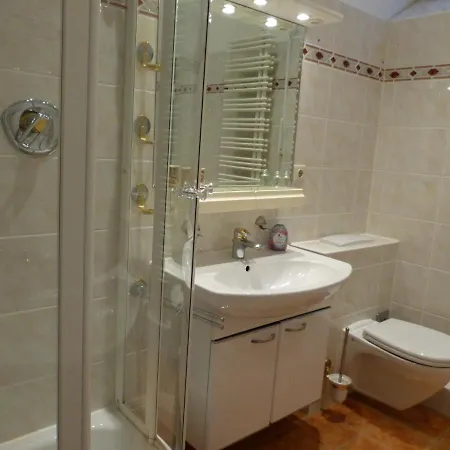 Отель Am Hain Люббен